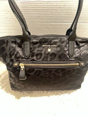 VGUC. Michael Kors, Kelsey tote/handbag black leopard black leopard prin…